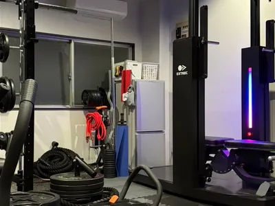 ReSELF 最先端AIマシン×海外式トレーニング パーソナルジム